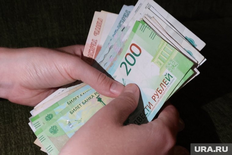    Средняя зарплата в России достигла 100 тысячи рублей, отмечают аналитики по данным Росстата
