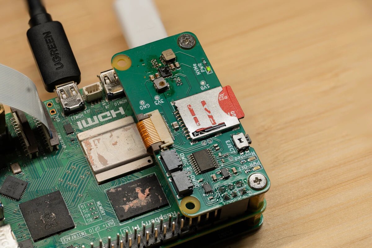 RPI5-SDexpress-Hat. Источник: https://www.cnx-software.com/2025/07/28/raspberry-pi-5-gets-a-microsd-express-hat/