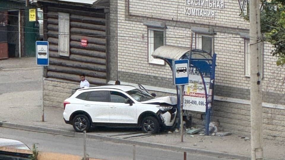    ДТП на Челюскинцев. Источник: t.me/katun24new