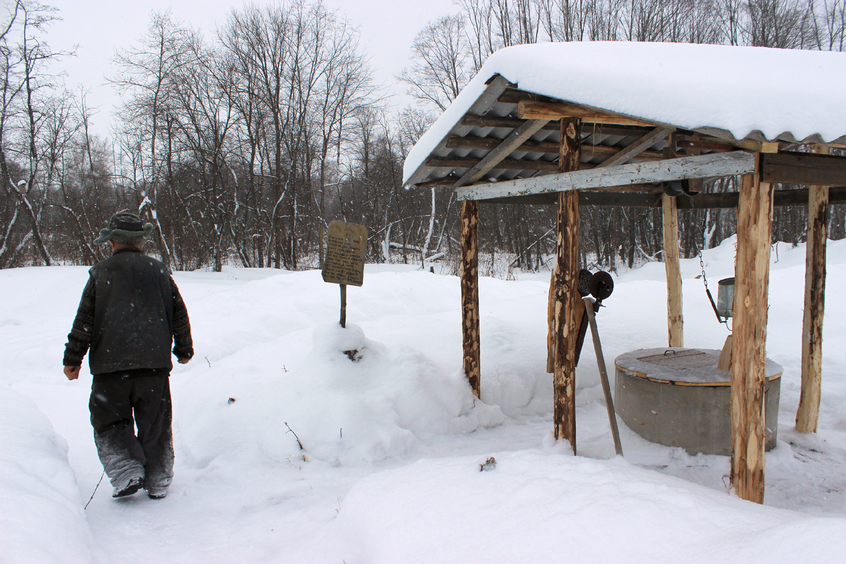 Сергей Тимофеев в своем дворе