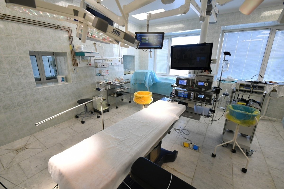    Современная операционная в ДРБ. Фото: "Республика" / Сергей Юдин