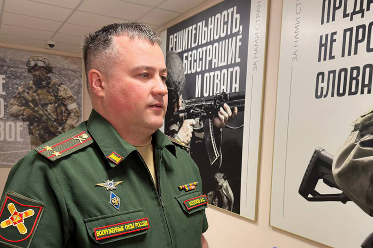 По словам Козлова, в полк нужны операторы для ближнего наблюдения, операторы FPV-дронов. Но есть нюанс — предпочтение отдается кандидатам с опытом
Фото: Илья Зима