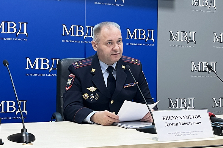    Дамир Бикмухаметов: «Июль — один из пиковых месяцев, в котором погибает больше людей. Это трагедия и тех, у кого погибли родственники, и тех, кто совершил ДТП».   
Фото: Альбина Фархутдинова