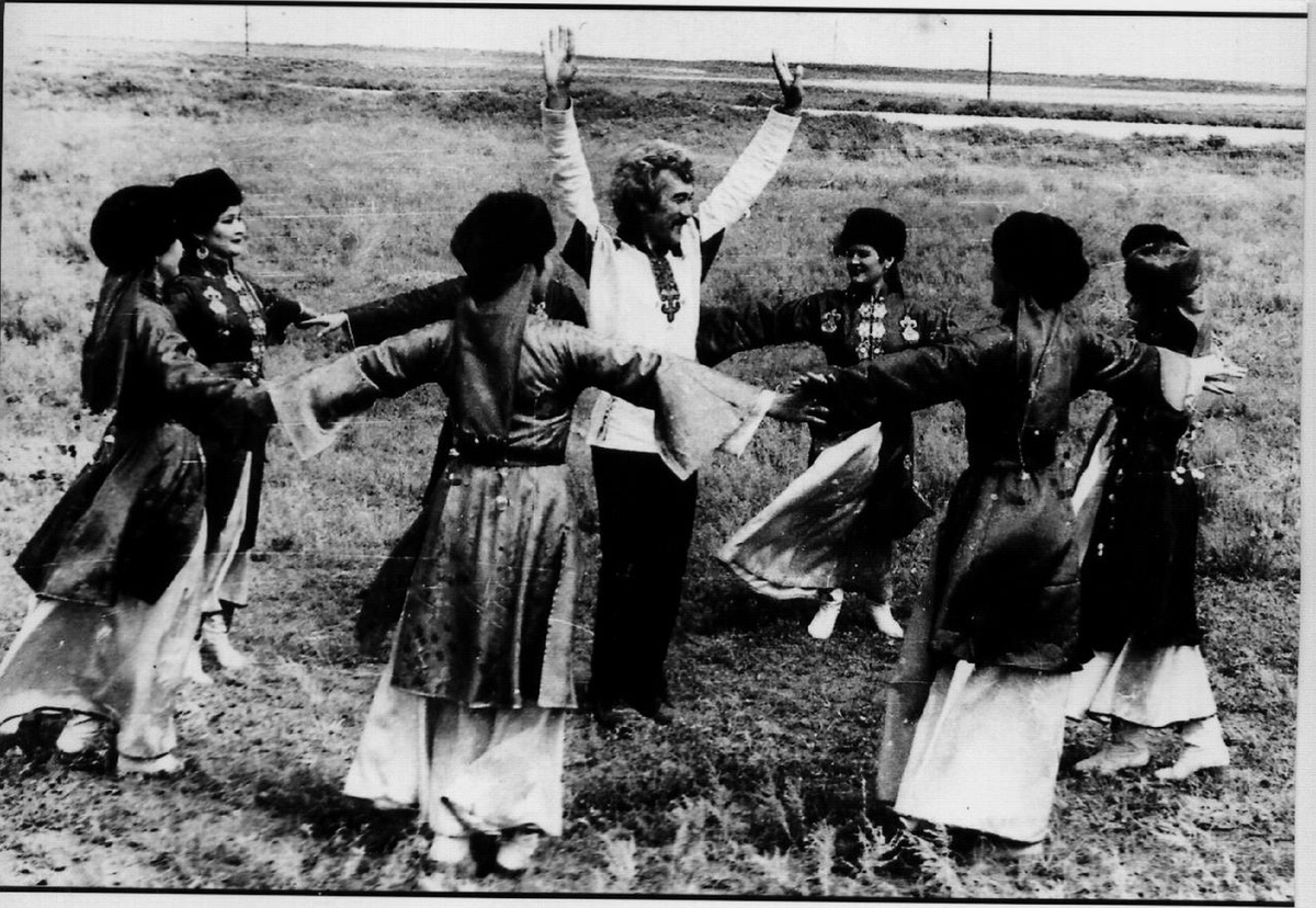 Сраждин Батыров с первым составом ансамбля "Айланай"