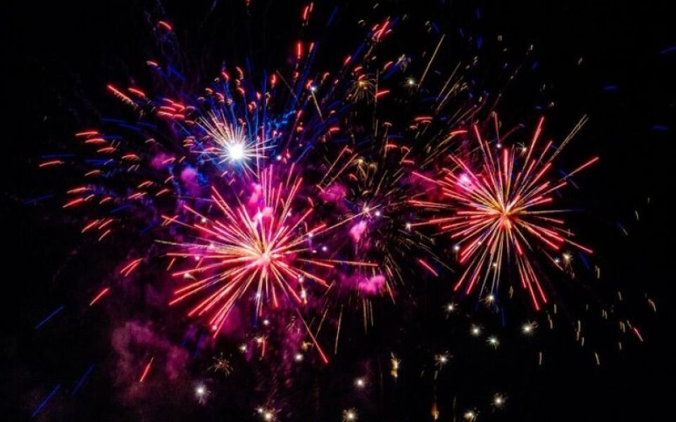    фейерверки