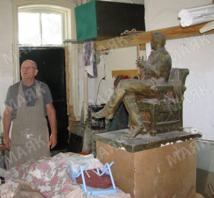   Анатолий Чирок в мастерской. SiteEditor