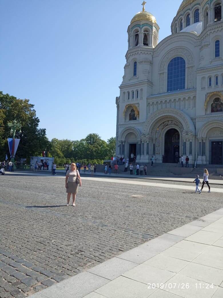 На площади  возле собора....