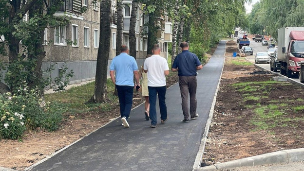    В Кирове обновляют дороги к школам и детсадам