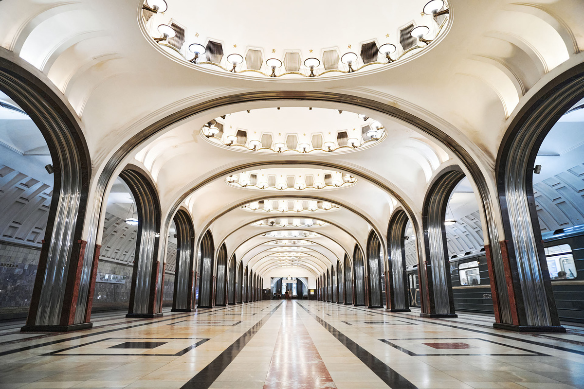    Станция метро «Маяковская»