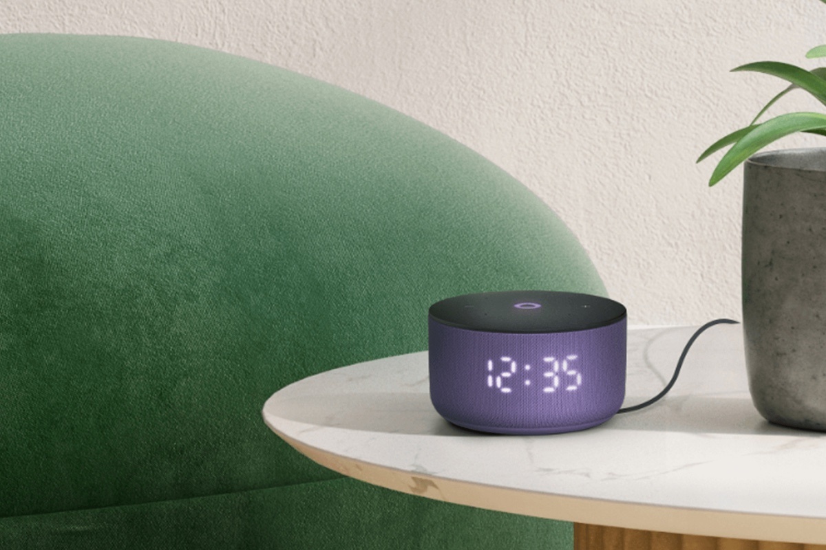 Яндекс📷Алиса — это голосовая помощница, искусственный интеллект, встроенный в «Яндекс.Станцию». Через нее Алиса подключается к разным гаджетам и управляет ими