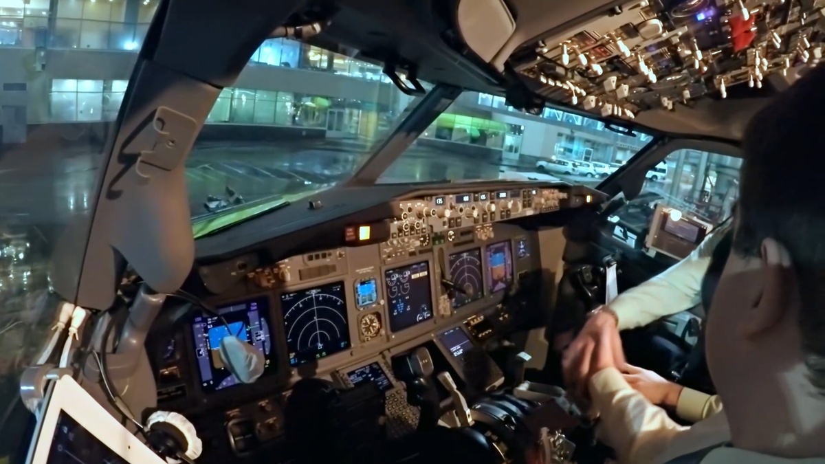 24.02.17г. Последнее рукопожатие в кабине S7 Airlines