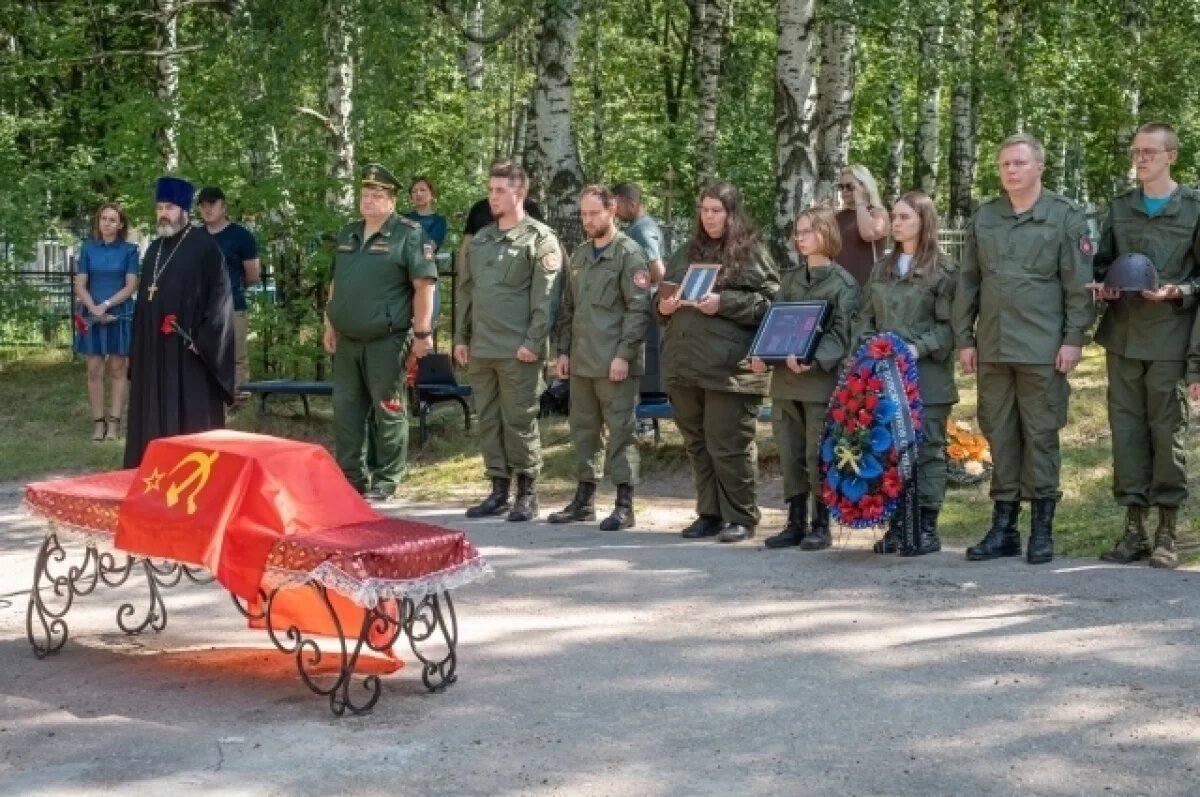    Прошло захоронение красноармейца, чьи останки нашли тульские поисковики