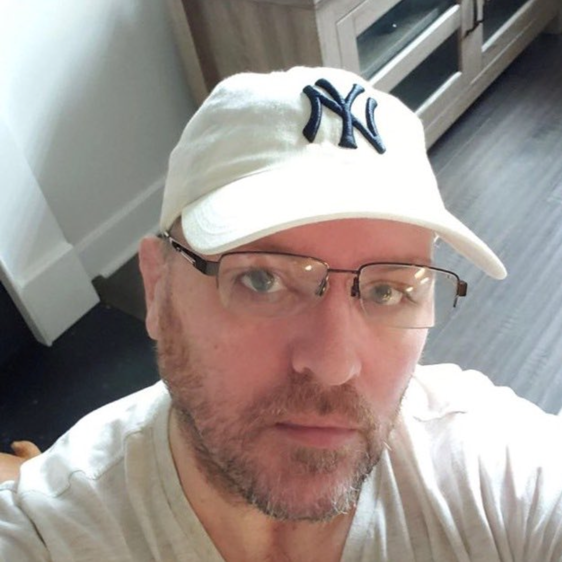 Одно из немногих фото Майкла Хаддлстона