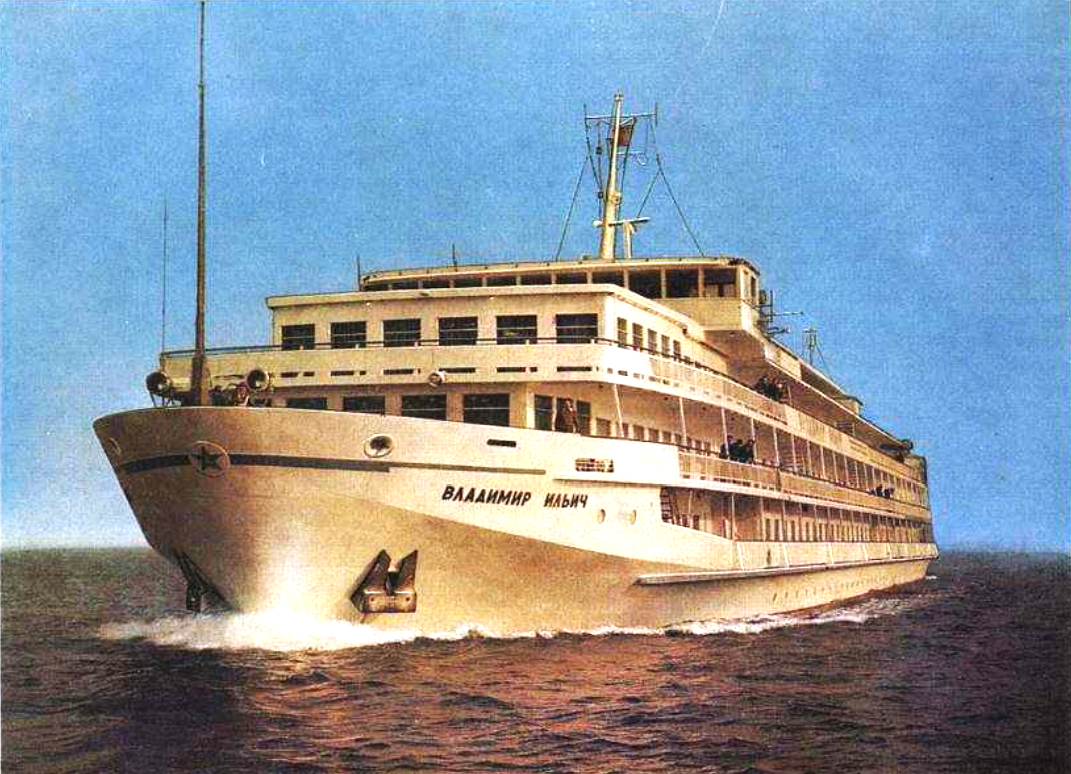Головное судно проекта 301 — лайнер «Владимир Ильич». Фото из брошюры судоверфи в Бойценбурге.
