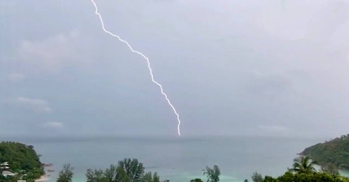 Фотография самой длинной молнии.