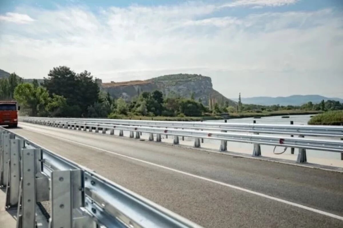    В Инкермане полностью открыли движение по мосту через реку Черную