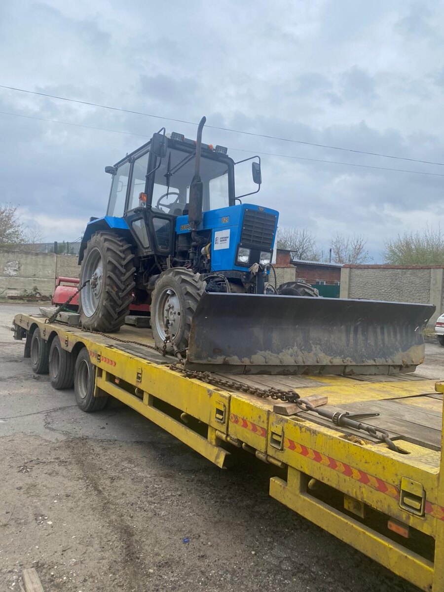 Перевозка трактора МТЗ на трале. Фотоотчет с погрузки. Хорошо видны элементы крепления груза.