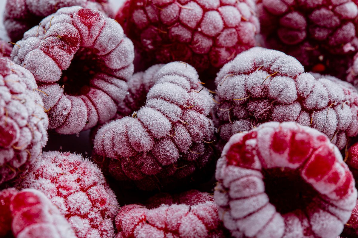 https://ru.freepik.com/free-photo/macro-frozen-fruits-arrangement_11379262.htm