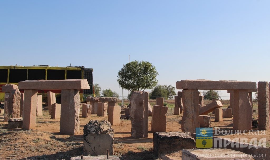     Стоунхендж и щупальца цивилизации: в арт-парке Волжского появились новые объекты
