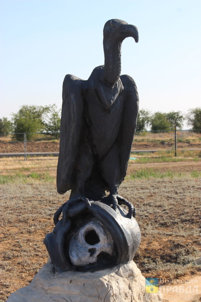     Стоунхендж и щупальца цивилизации: в арт-парке Волжского появились новые объекты
