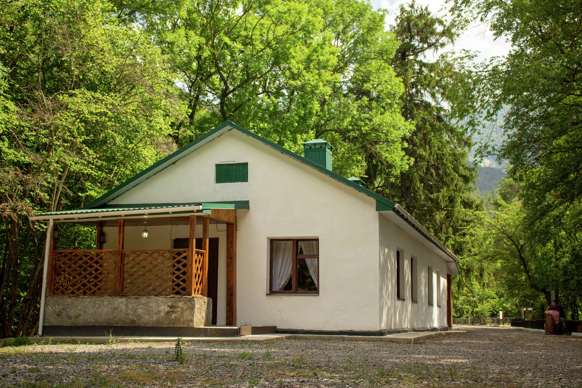 Царский охотничий домик на территории Национального парка «Крымский» // Туристический портал Республики Крым, Олег Древницкий