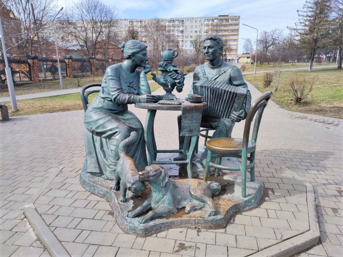 Скульптура «Тульское чаепитие» в Туле. Источник — dzen.ru/pa_myatnik
