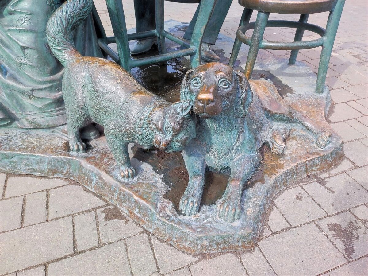 Скульптура «Тульское чаепитие» в Туле. Источник — dzen.ru/pa_myatnik