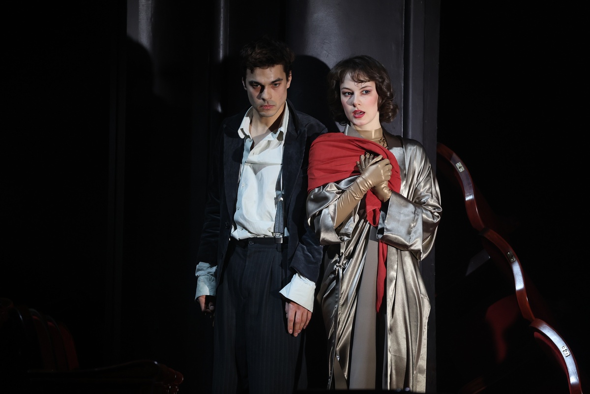 Константин Белошапка в роли князя Мышкина. Полина Рафеева в роли Аглаи. Идиот. Фото с сайта: https://russcult.ru/article.php?id=6225