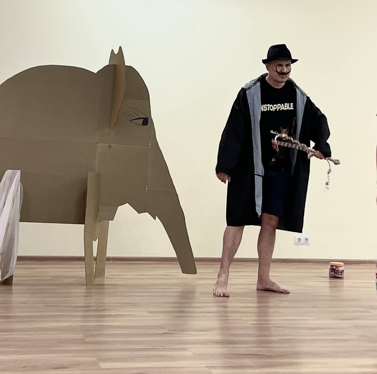 Вредный дрессировщик Бурбур и его слон