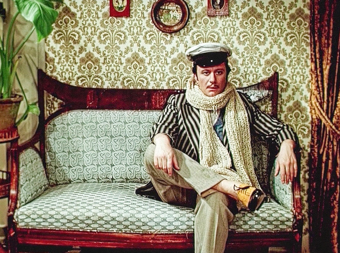 Что такое степени свободы? Если бы этот вопрос задали Остапу Бендеру, он бы ответил: "Это количество способов улизнуть от милиции!"  В этой статье великий комбинатор объяснит вам степени свободы так, как не сможет ни один учебник: через физику, инженерию, биологию и даже социальные лифты. Вы узнаете:  - Почему робот с шестью степенями свободы — опасный конкурент для афериста.  - Как эволюция превратила рыбу в человека — а человека в гениального мошенника.  - Почему обыватель думает о еде, а Бендер — о том, как за неё не платить.  - Куда бежать, если вас объявили в розыск (подсказка: последний вариант — космос).  Читайте, смейтесь и запоминайте: "Степени свободы — как карманы в пиджаке: чем их больше, тем больше можно унести!" 