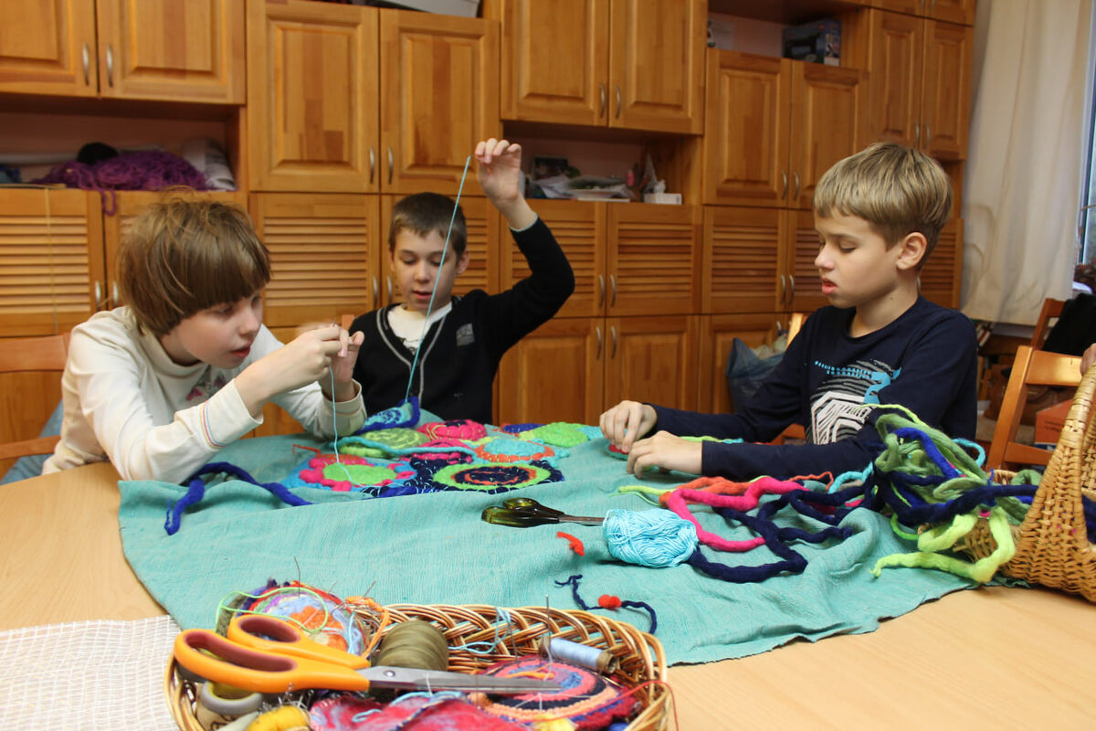 Работа над персидским ковром