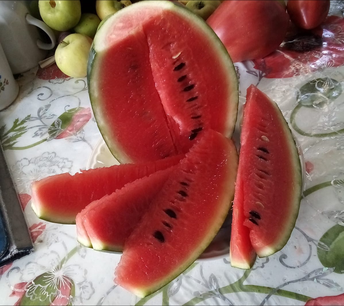 Порционный тайский арбуз, вес 1340 грамм, 1 августа 2025 года. Трудно поверить, но уже три арбуза с таким весом