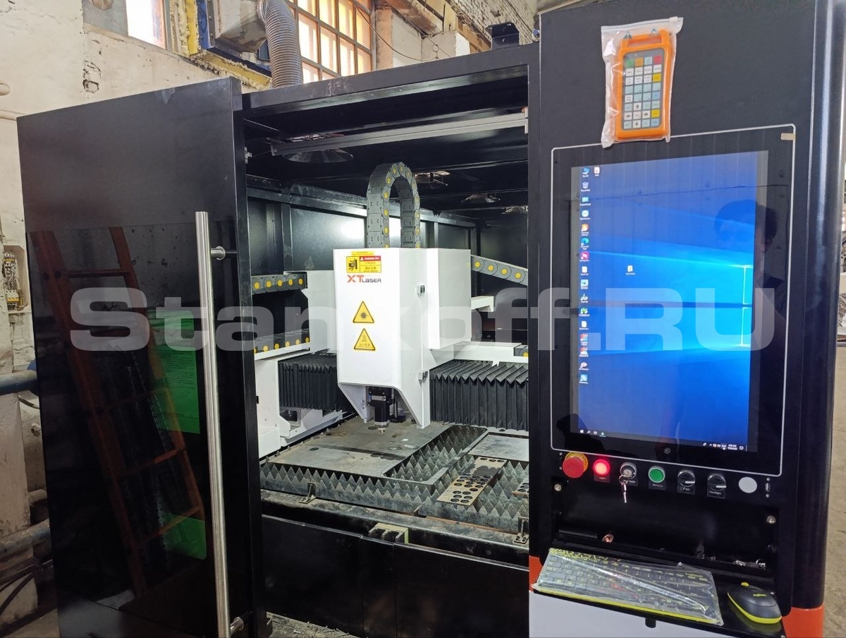  Оптоволоконный лазерный станок в защитной кабине XTC-1530G/6000 Raycus

