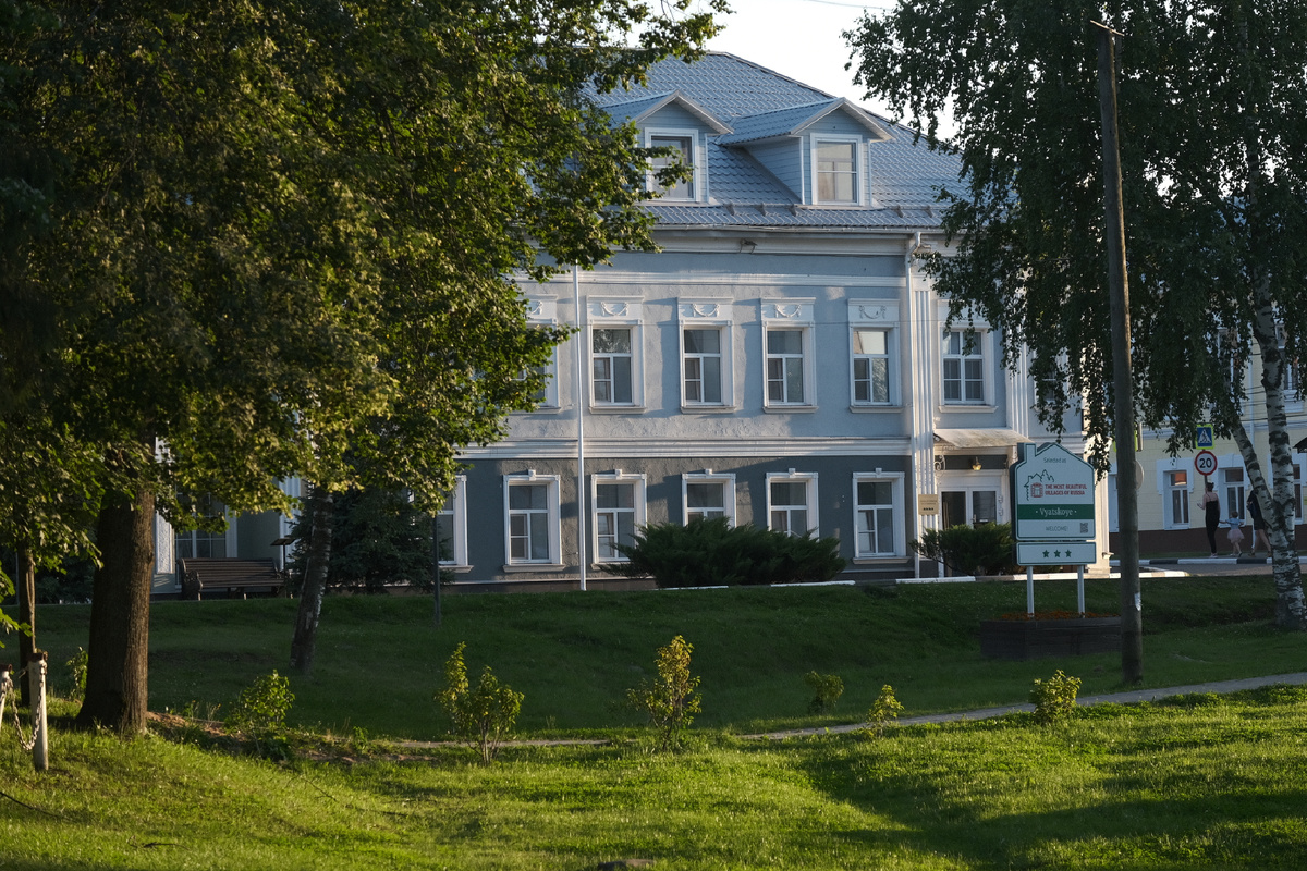 Фото автора. Вид один из отелей. 