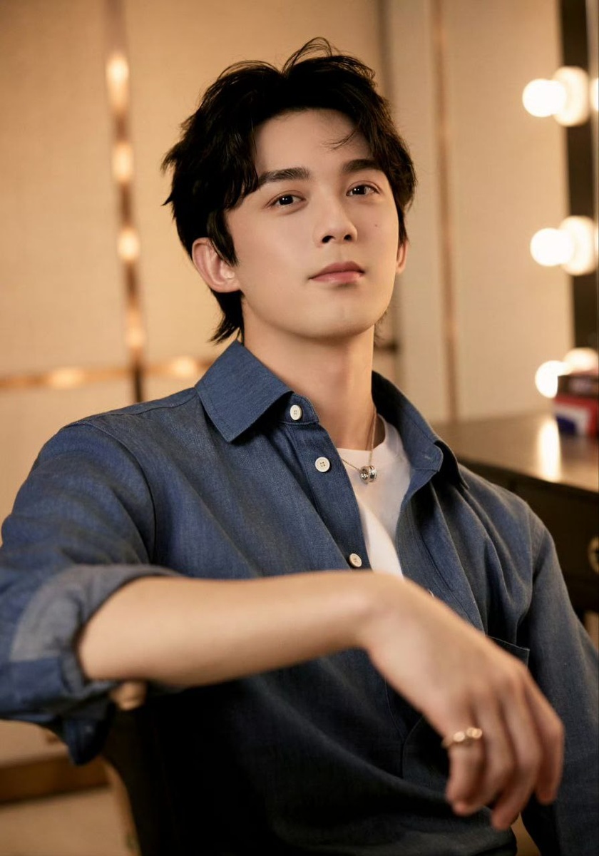 Актёр У Лэй. Листайте галерею...