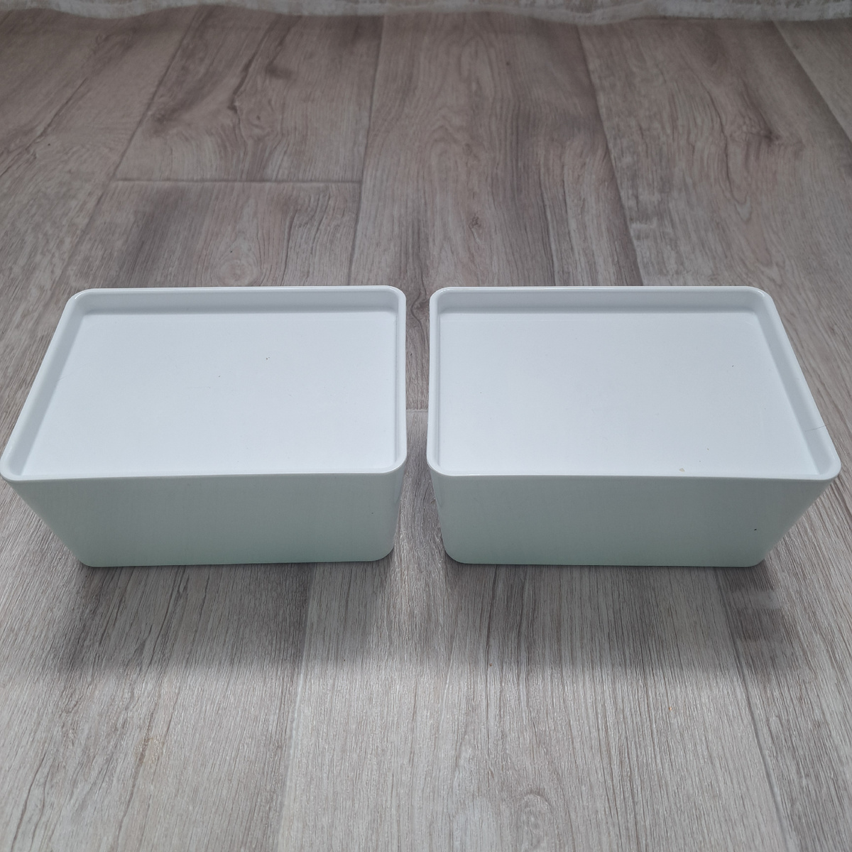 контейнеры с вот такми удобными крышечками, которые превратились в поддон