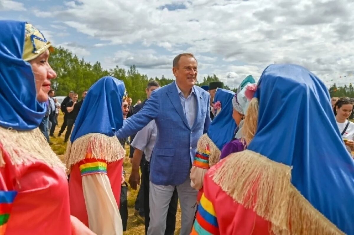    Александр Дрозденко поздравил жителей с 98-летием Ленобласти