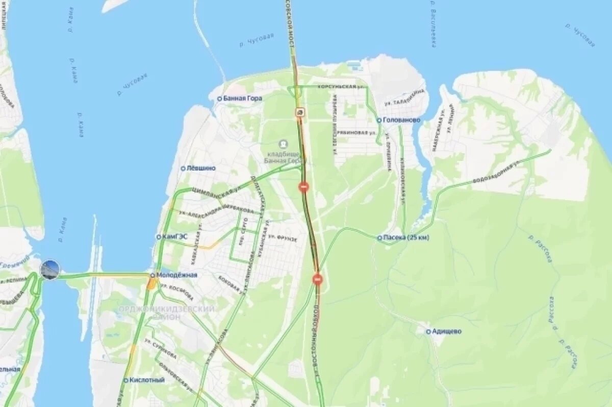    6-километровая пробка с ДТП скопилась рядом с Чусовским мостом в Перми