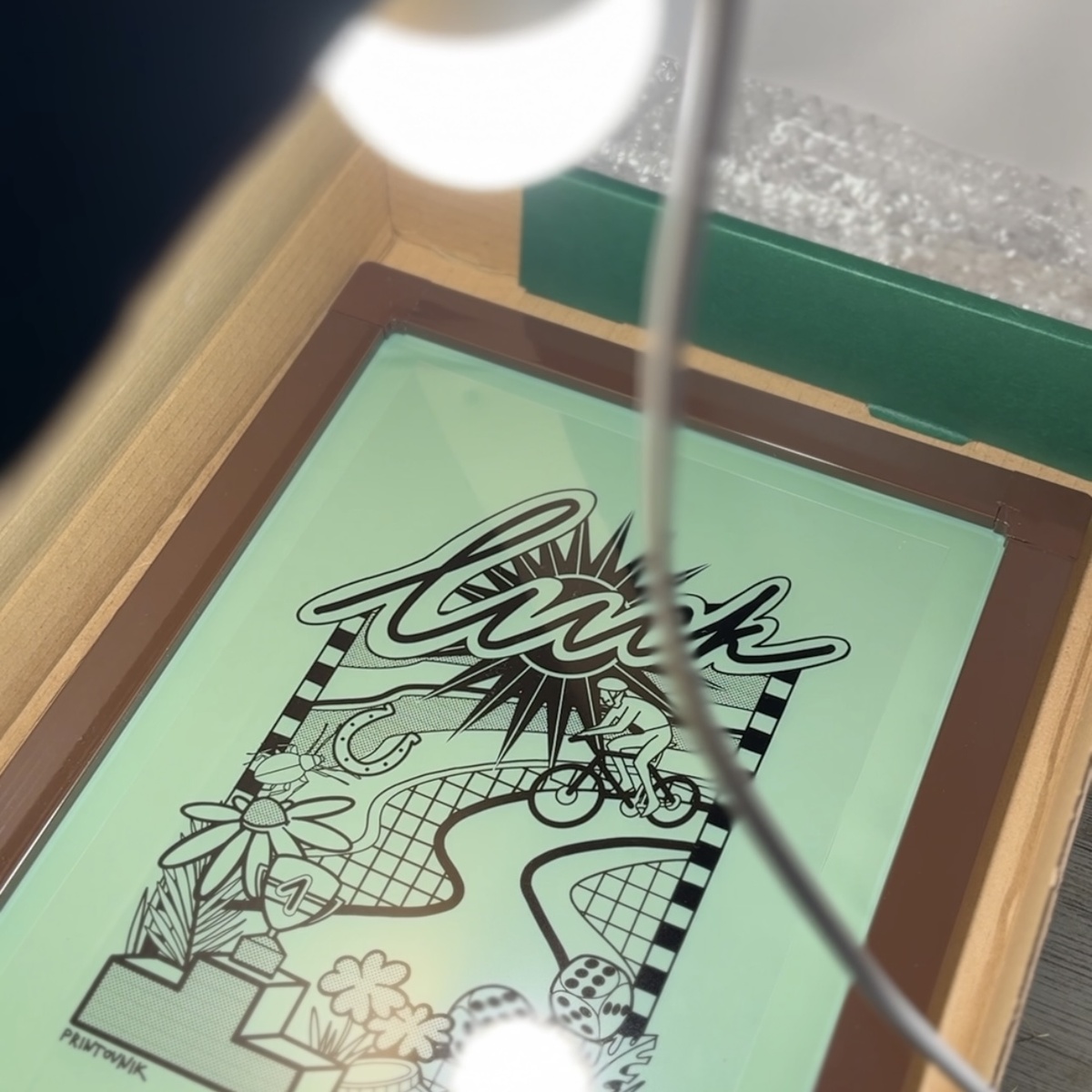 Засветка трафарета. Оригинальный дизайн принта с сайта PRINTOVNIK