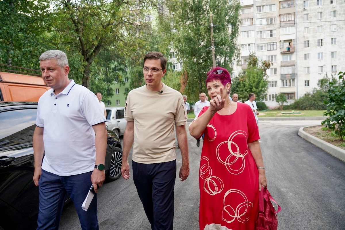    Глава Нижнего Новгорода вместе с местными жителями проверил ход работ на улицах Баумана и Заводской