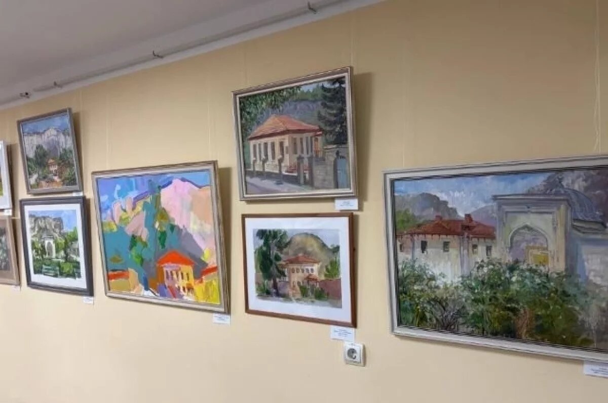    В Бахчисарае открылась выставка с историческими видами города