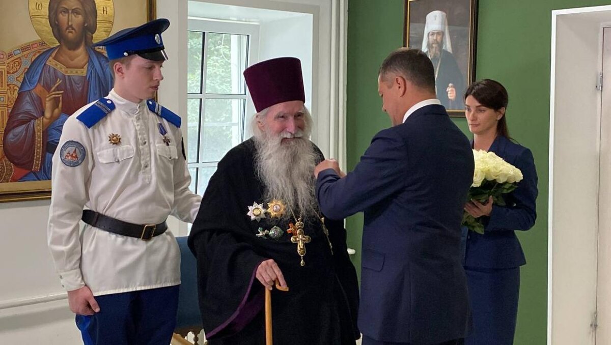 Михаил Ведерников вручил орден Дружбы протоирею Олегу Тэору
Фото: ПАИ