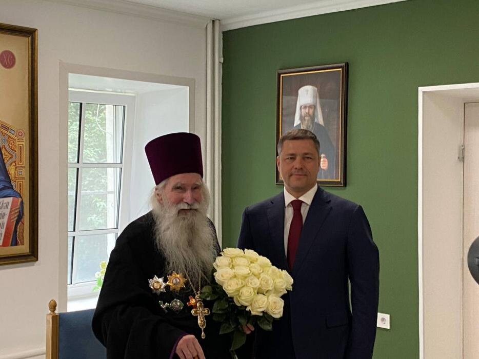 Михаил Ведерников вручил орден Дружбы протоирею Олегу Тэору
Фото: ПАИ