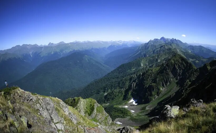     Горы Главного Кавказского хребта с обзорной площадки на вершине Роза Пик. © РИА Новости. Владимир Астапкович