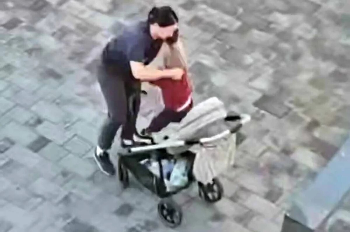    Попавшая в объектив женщина — психолог.