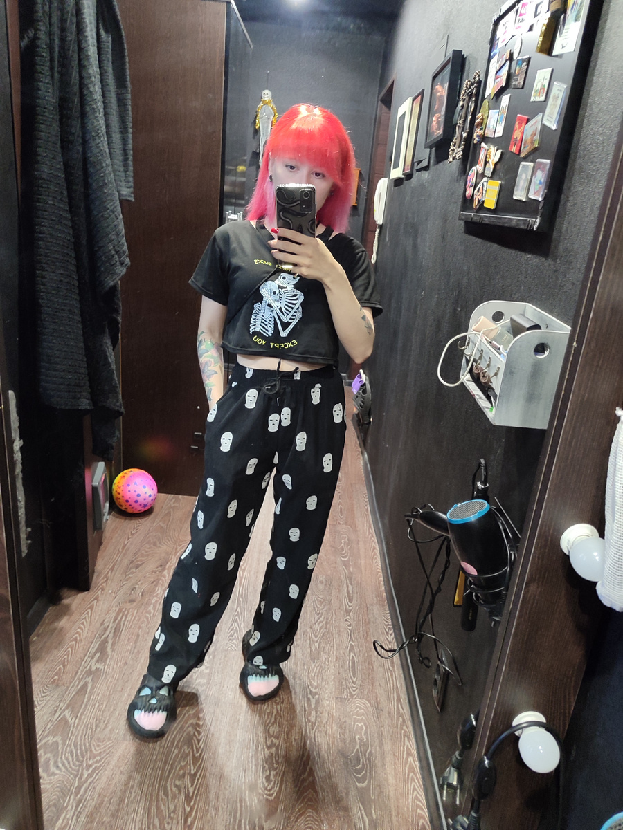 Кроп-топ и мои любимые штаны, тоже были в обзоре. 