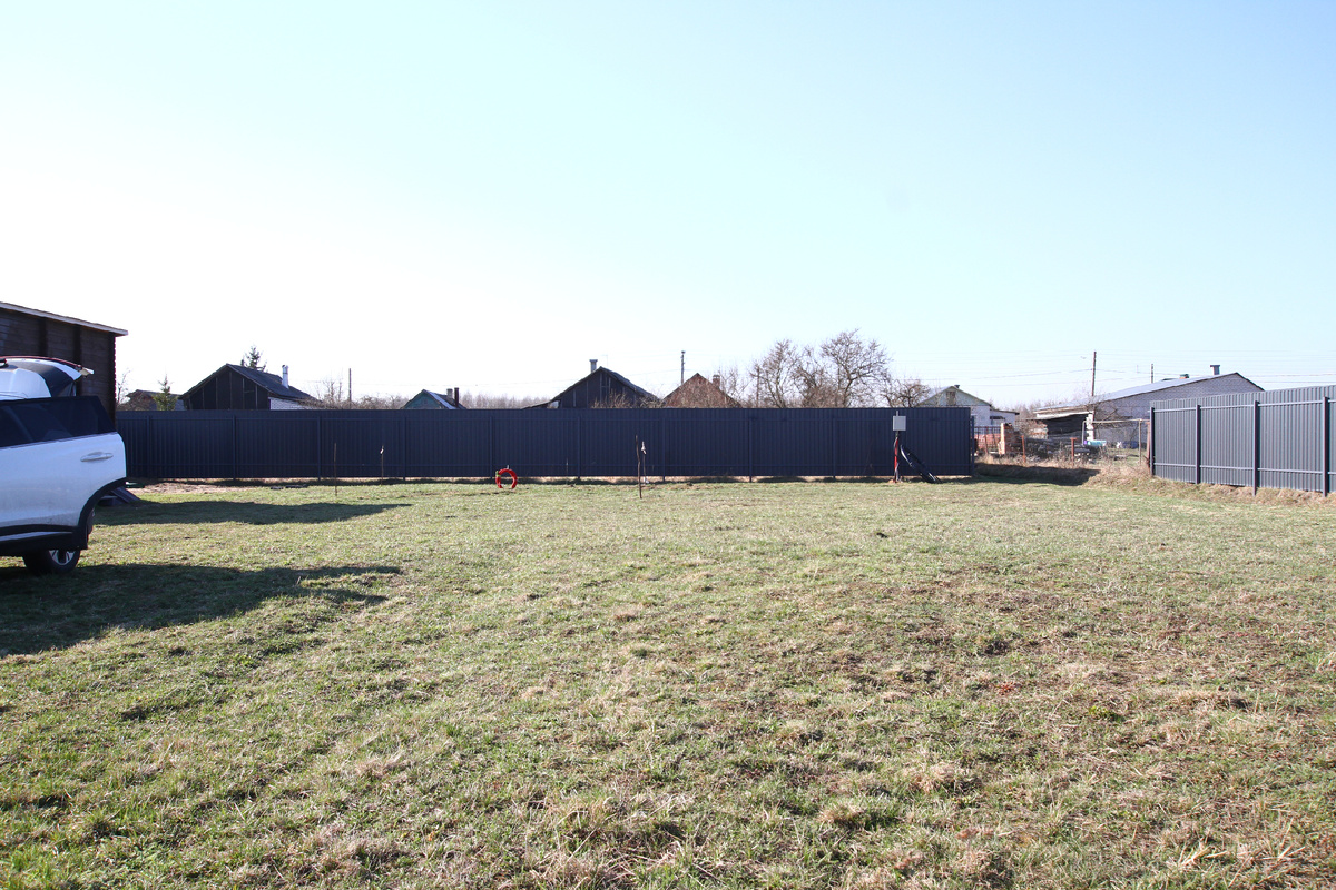 Место будущей стройки. Размеченный периметр.