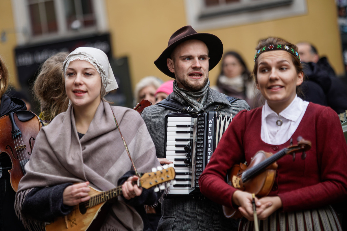 Латыши в национальных костюмах © Sputnik