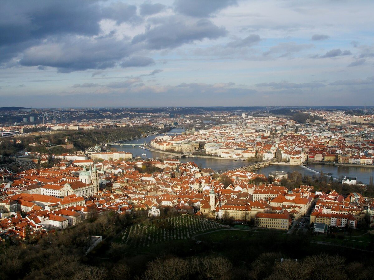 Вид на Прагу с Петршинского холма