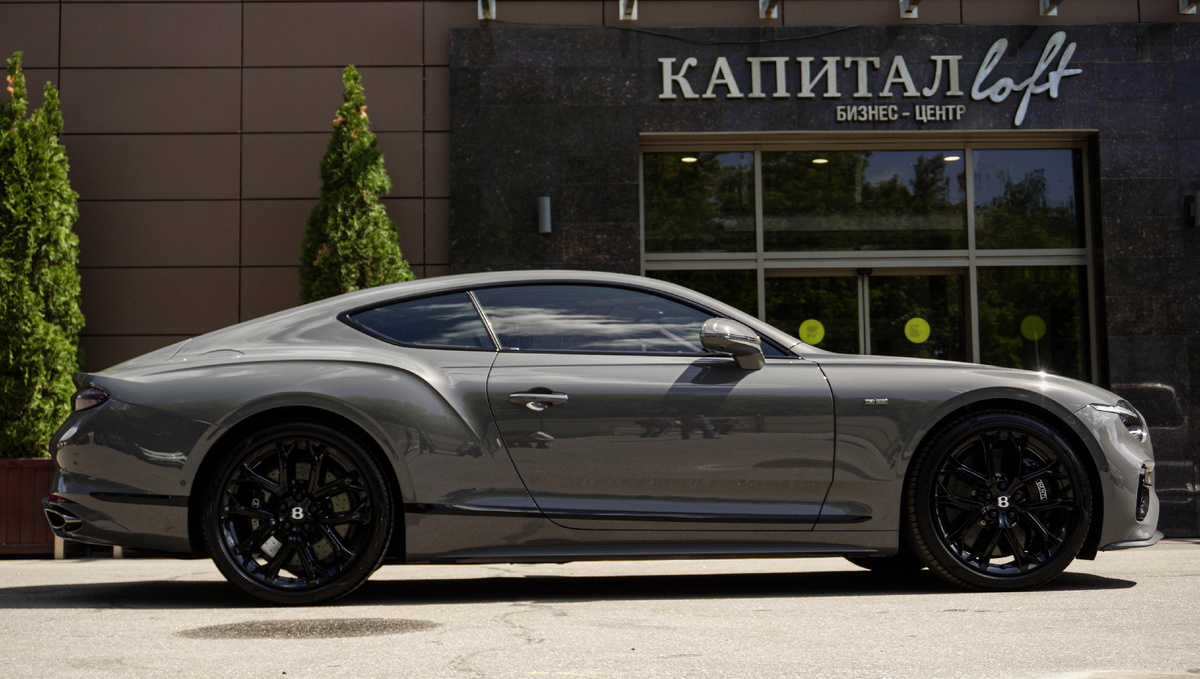 Интеллектуальный полный привод и активный задний дифференциал обеспечивают стабильность и уверенность на любой скорости